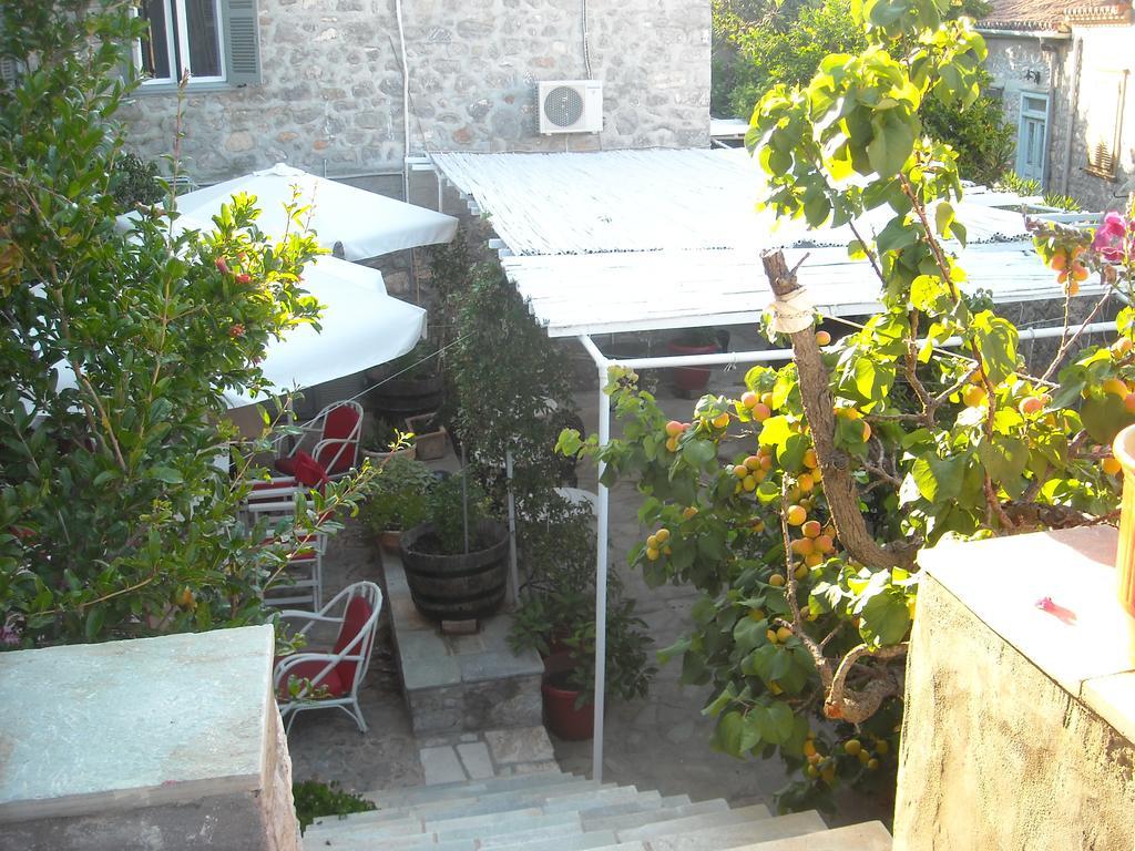 Theano Guesthouse Hydra  Exterior photo